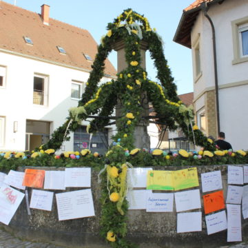 Wunschbrunnen in der Osterzeit